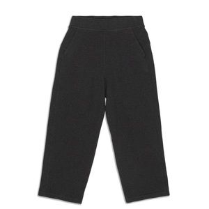 lululemon ribbed straight leg cropped pants in heathered black size 4